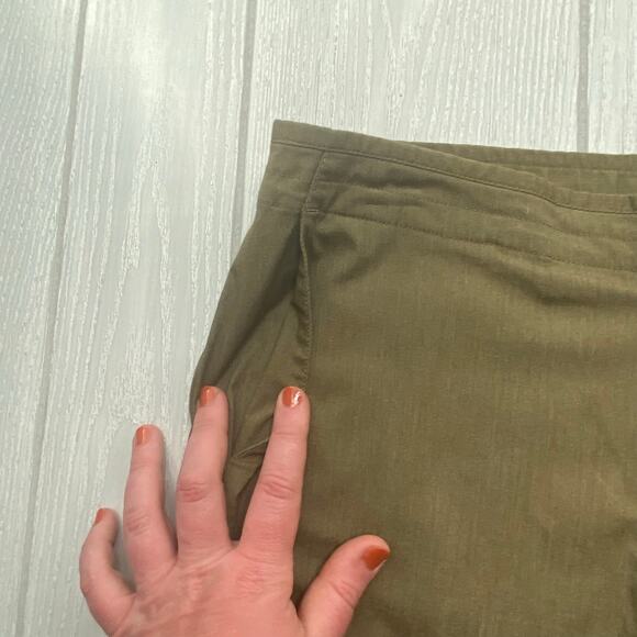 Patagonia Women's Olive Green Lightweight Hiking Cropped Utility Pants Size 8 - Picture 8 of 11